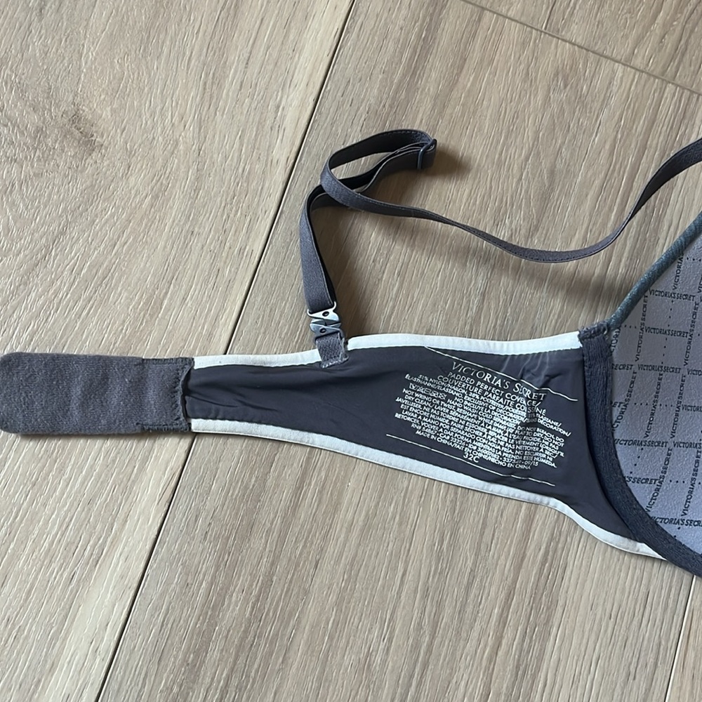 Victoria Secret Bra - Picture 9 of 10